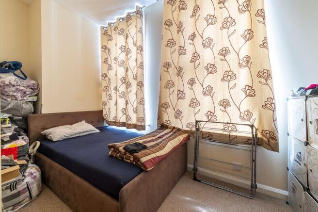 2 bed property, in The Broadway, £170,000