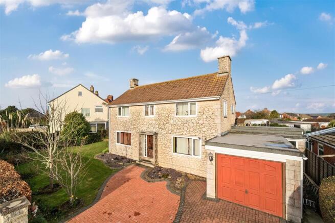 4 bed property, in Thornhill Crescent, £395,000