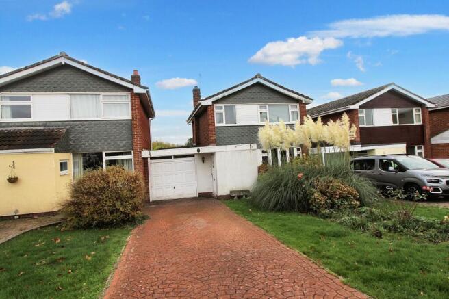 3 bed property, in Bannetts Tree Crescent, £360,000