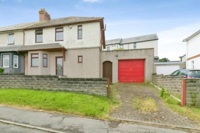 3 bed property, in Hywel Crescent, £230,000