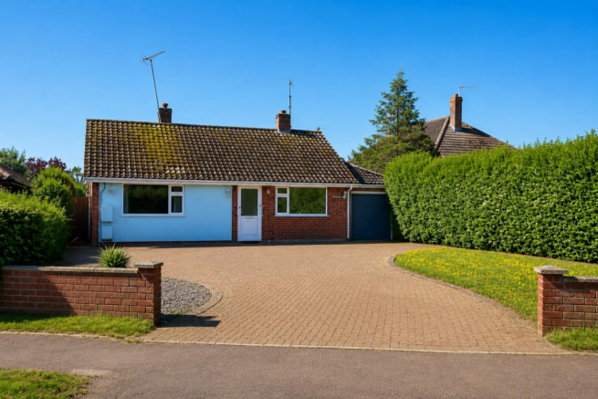 3 bed property, in Green Lane, £350,000