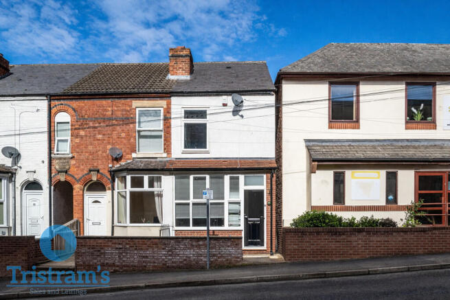 2 bed property, in Albert Street, £170,000