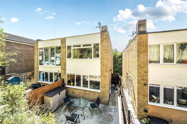 2 bed property, in The Grove, £393,000