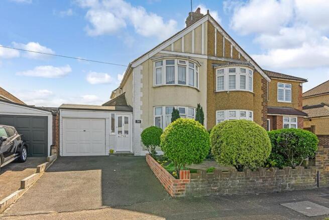 2 bed property, in Waltham Way, £500,000