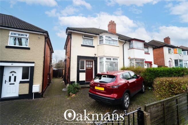 3 bed property, in Moorpark Road, £220,000