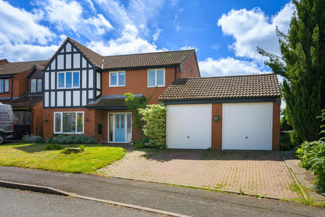 4 bed property, in Sandy Croft, £365,000