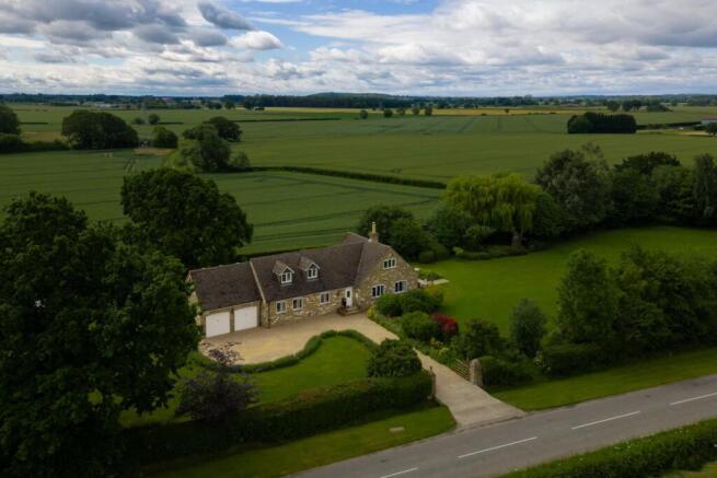 5 bed property, in Wistow Common, £750,000