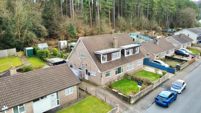 5 bed property, in Forest View, £315,000