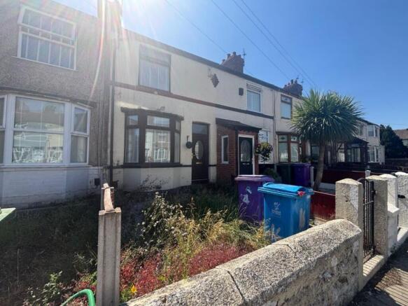 2 bed property, in 14 Pirrie Road, £70,000