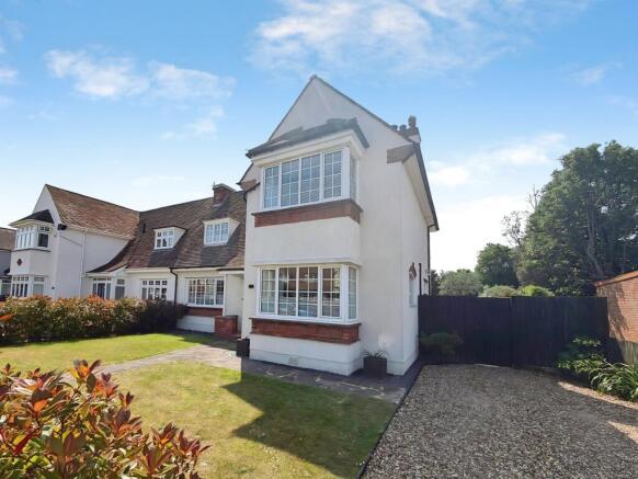 4 bed property, in Highview Avenue, £410,000
