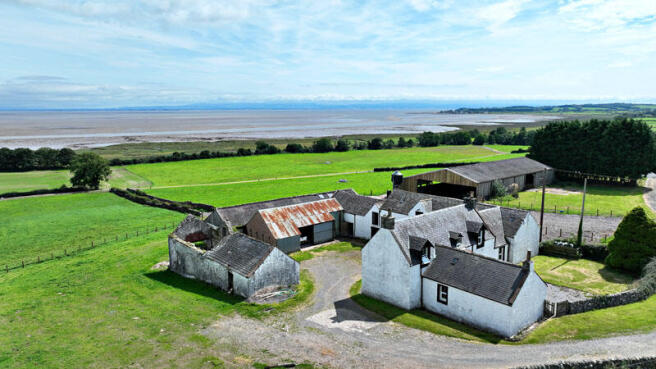 4 bed property, in South Corbelly Farmhouse, £395,000