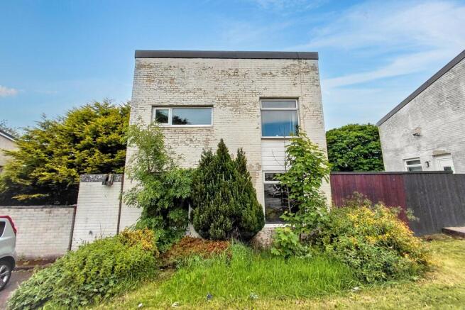 2 bed property, in Westmorland Rise, £30,000