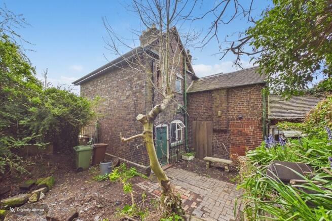 1 bed property, in Radford Bank, £130,000