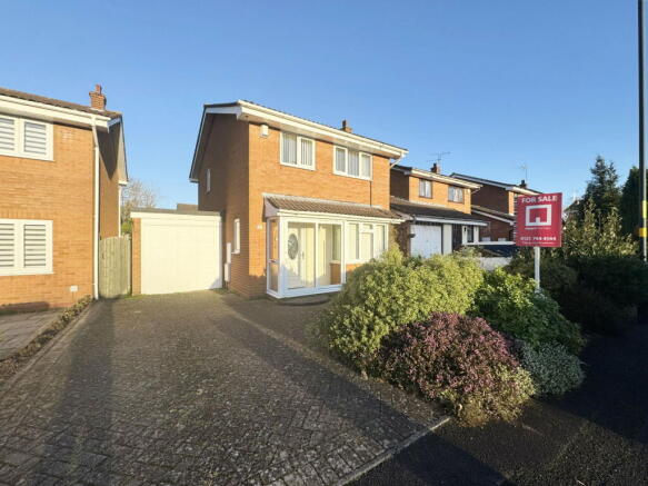 3 bed property, in St. Peters Close, £320,000
