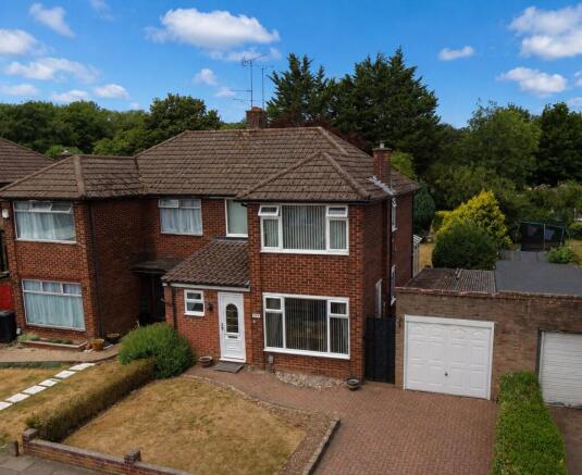 3 bed property, in Runley Road, £400,000