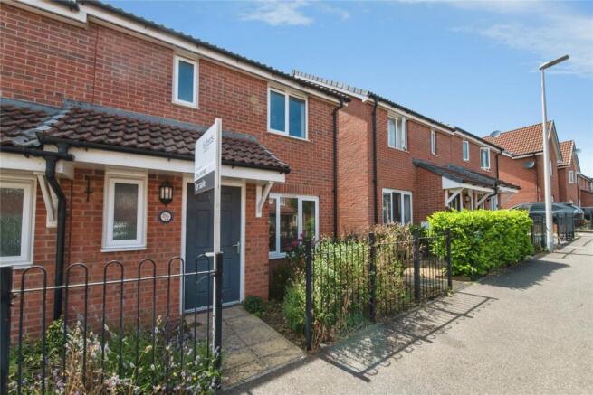 3 bed property, in Myrtlebury Way, £230,000