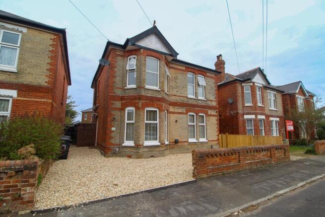 2 bed property, in Windermere Road, £267,500