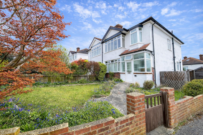 3 bed property, in Farm Road, £695,950