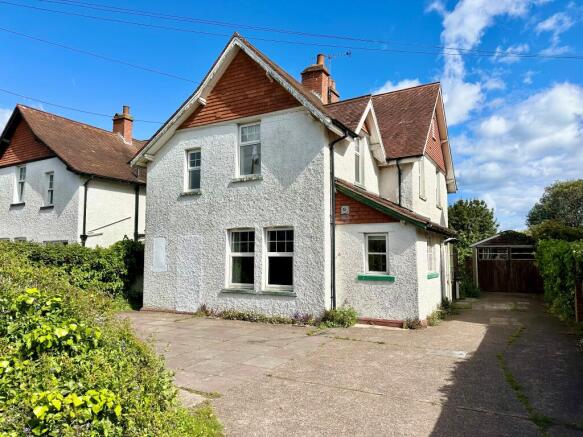 5 bed property, in Salterton Road, £500,000