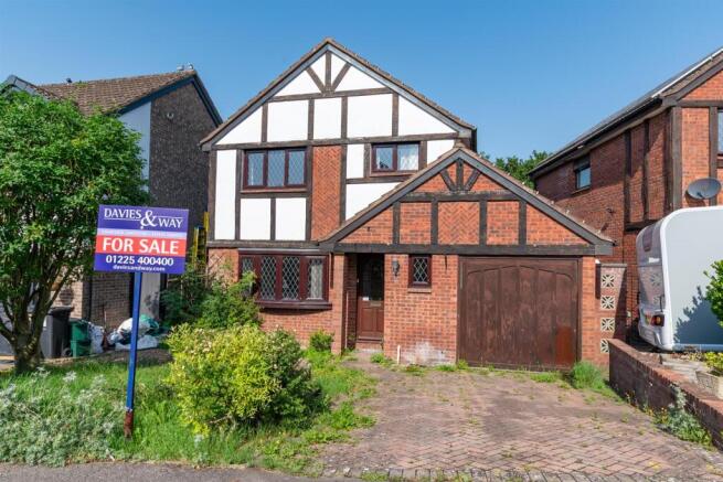 4 bed property, in Ludlow Close, £400,000