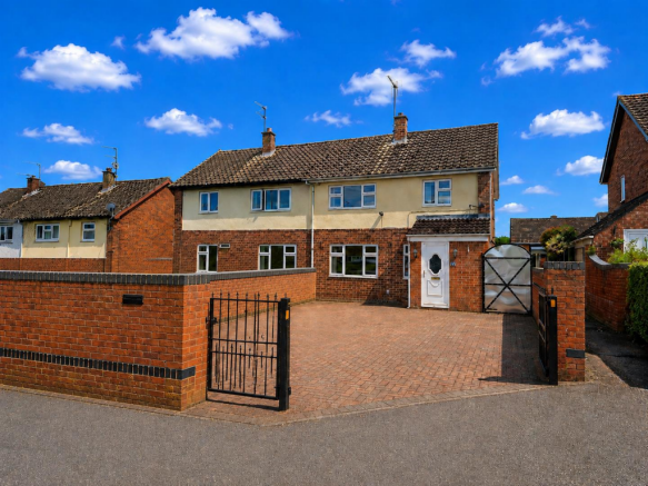 3 bed property, in Hillboro Rise, £259,950