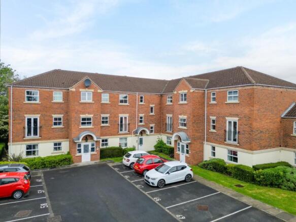2 bed property, in St. Pauls Mews, £175,000