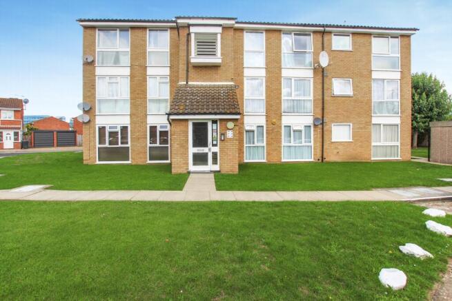 2 bed property, in Trotwood, £189,995