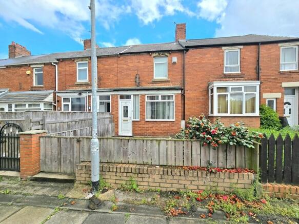2 bed property, in Kelvin Gardens, £100,000