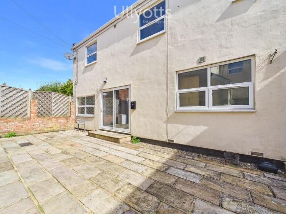 1 bed property, in Flat 4 Marine Court, £72,500