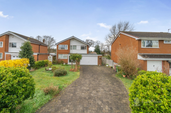 4 bed property, in Mere Hey, £450,000