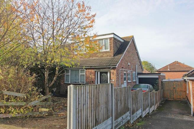 3 bed property, in Ocean Road, £250,000