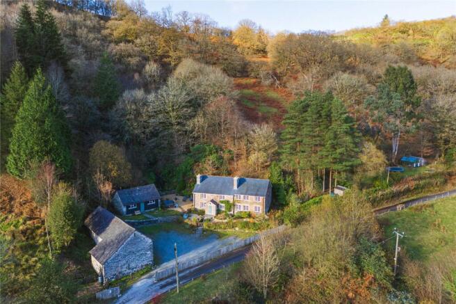 5 bed property, in Cwm Cewydd, £700,000