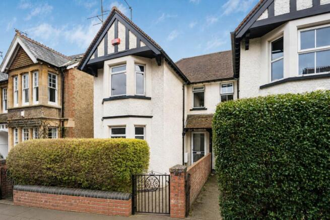 4 bed property, in Minster Road, £765,000