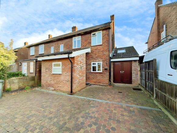 3 bed property, in Peel Close, £595,000
