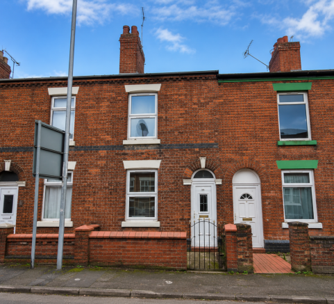 3 bed property, in West Street, £65,000