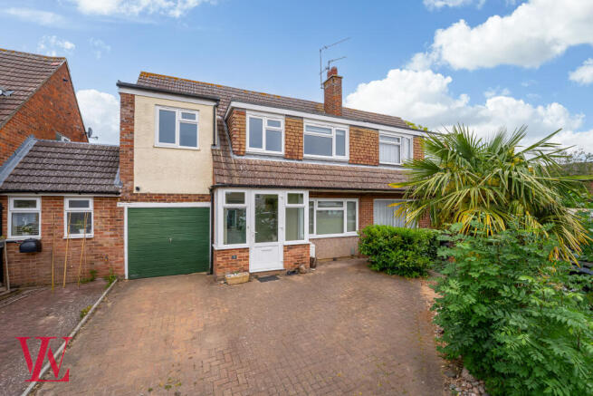 5 bed property, in Garden Fields, £425,000