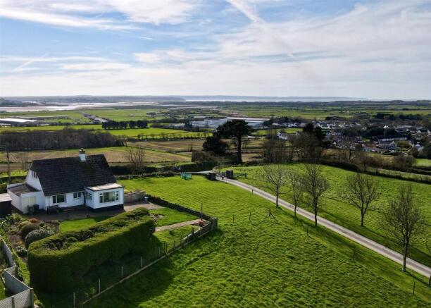 3 bed property, in Heanton, £595,000