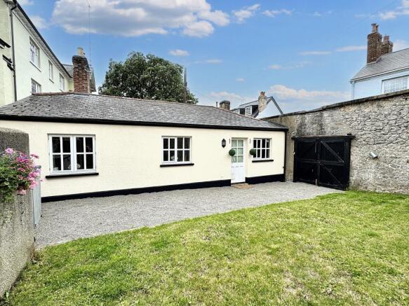 2 bed property, in Culver Bungalows, £350,000