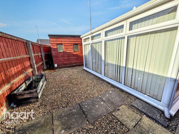 1 bed property, in Meadow Way, £170,000
