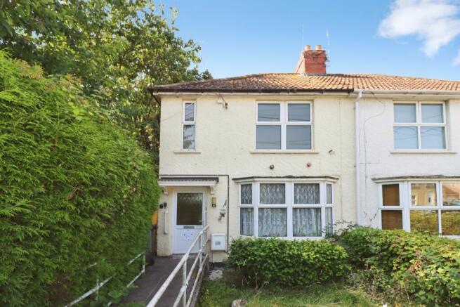 2 bed property, in Fisher Road, £220,000