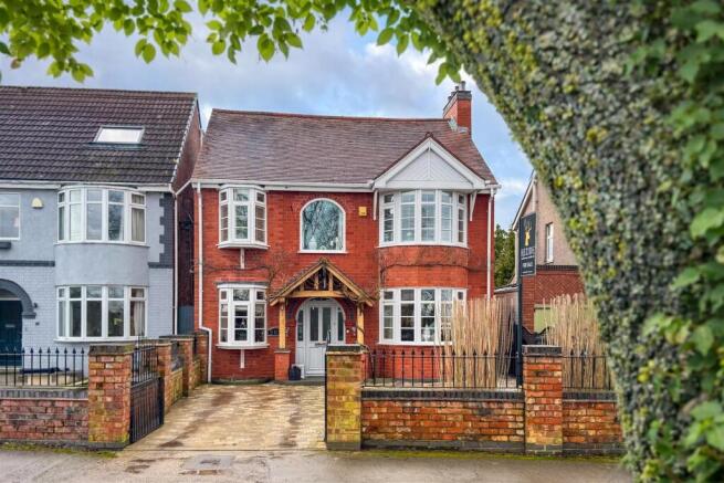 5 bed property, in Ashby Road, £600,000