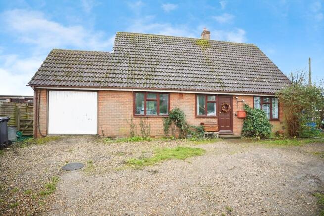 3 bed property, in Bedlars Green, £548,000
