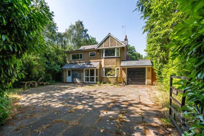 5 bed property, in Conker Lane, £800,000