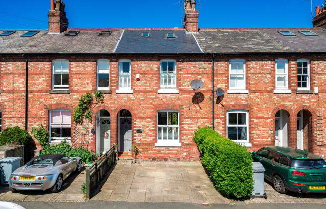 2 bed property, in Moss Lane, £525,000