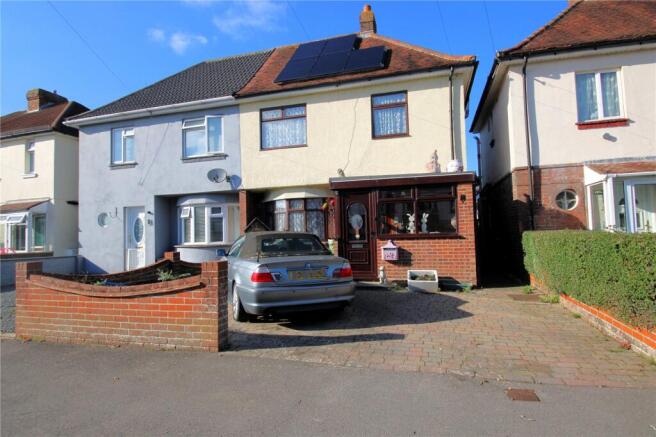 3 bed property, in Oak Road, £290,000