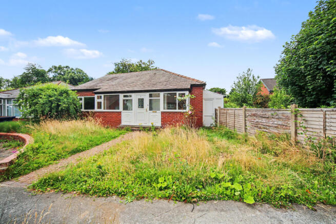 3 bed property, in Park Close, £175,000