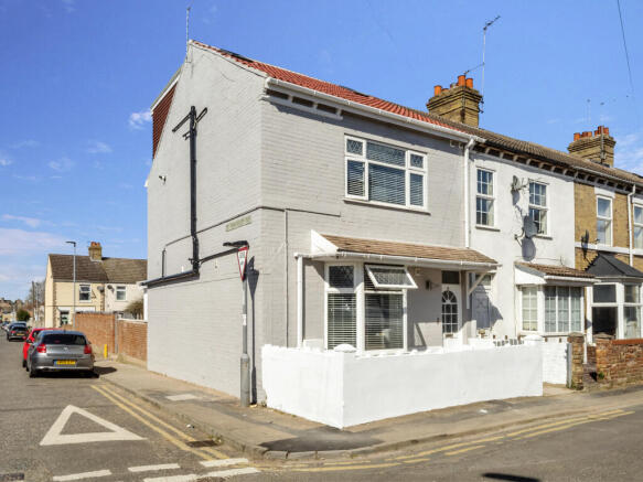 6 bed property, in Victoria Street, £430,000