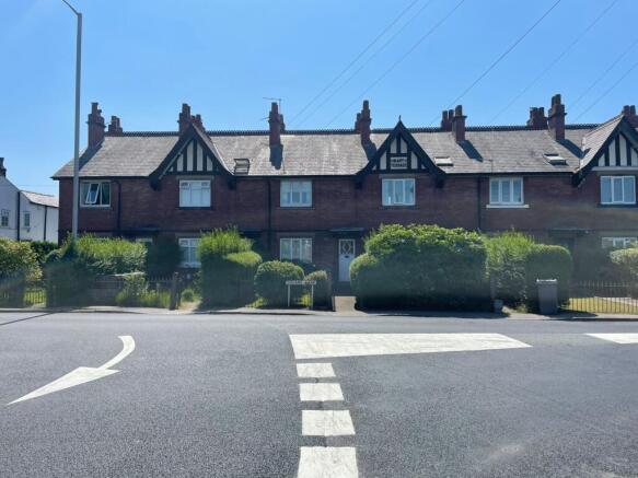 3 bed property, in 28 Square Lane, £140,000