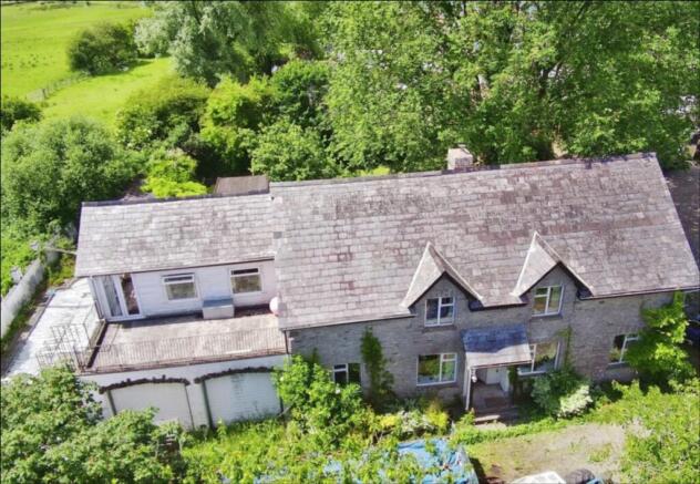 5 bed property, in Treguff Cottage, £700,000
