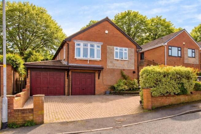 4 bed property, in Pine View, £400,000